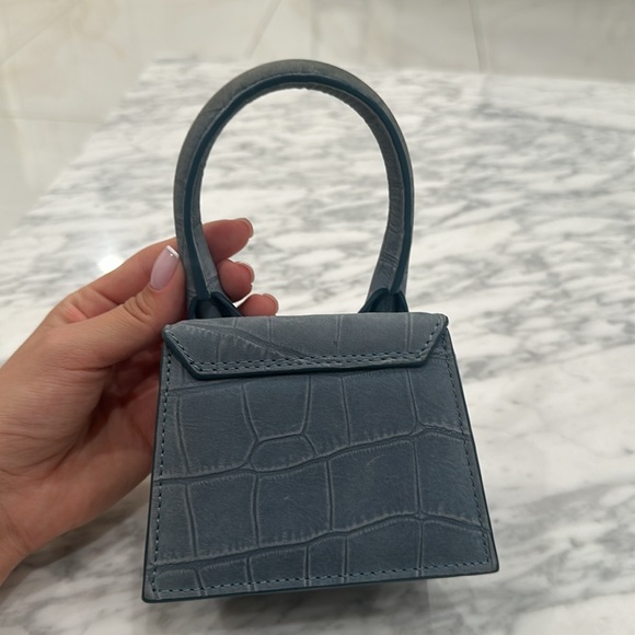 Measures approx 5.5"W x 4.5"H x 2.6"D, Foldover top with magnetic button closure - Picture 2 of 3